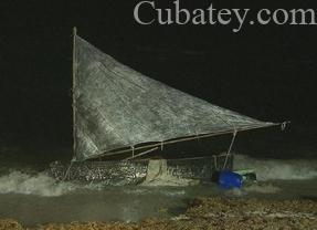 Llegan 4 balseros a Hallandale Beach.