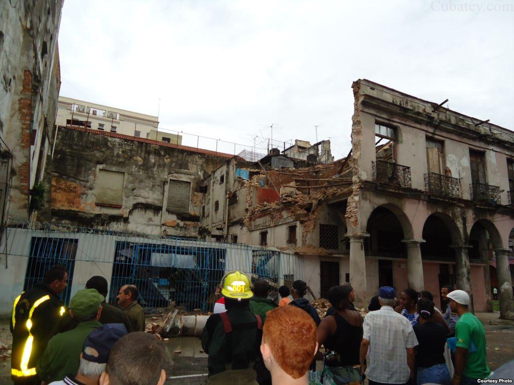 Al menos cinco muertos por derrumbe en la Habana Vieja derrumbe-la-habana-cuba-cubatey-noticias-de-cuba