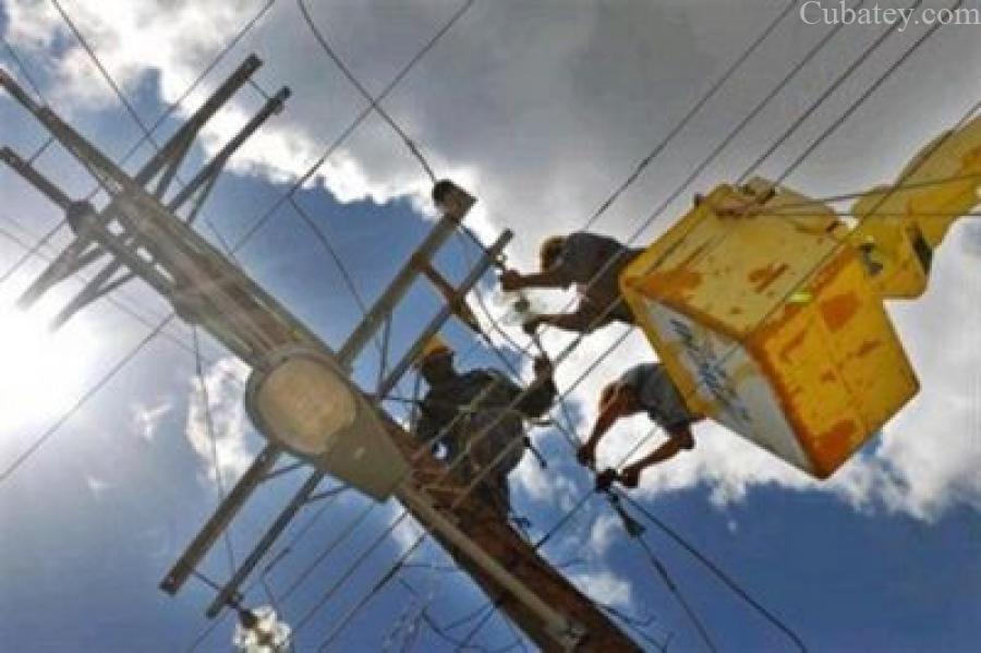 Habilitan un número para el reporte de roturas eléctricas en La Habana Habilitan un número para el reporte de roturas eléctricas en La Habana