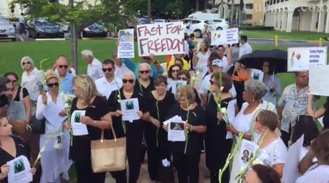 Damas de Blanco en Miami piden al papa que se reúna con los disidentes Damas de Blanco en Miami piden al papa que se reúna con los disidentes