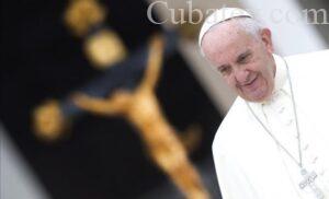 El papa Francisco durante la audiencia general de los miércoles en la plaza de San Pedro en el Vaticano. EFE 