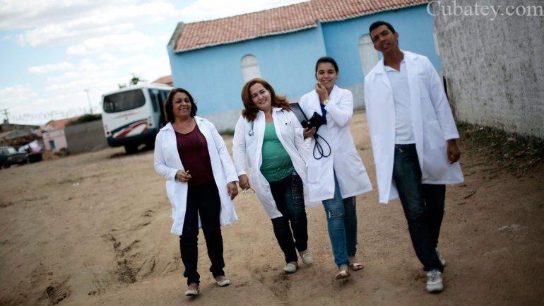 Cuba limita la salida de médicos al extranjero Cuba limita la salida de médicos al extranjero