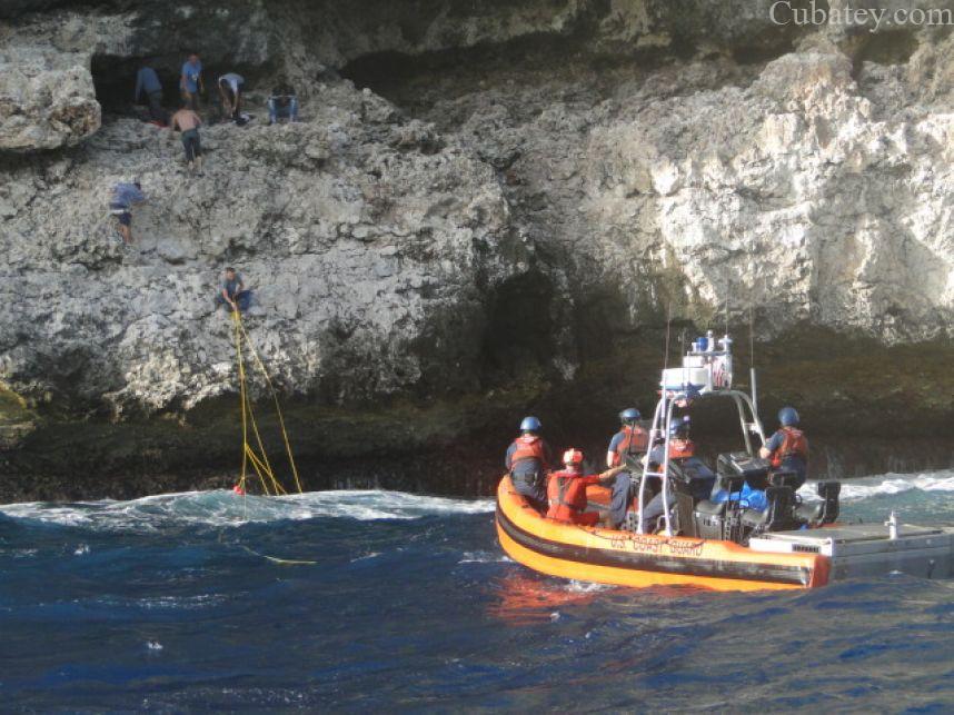 Rescatan a 10 inmigrantes cubanos abandonados en la isla de Mona Rescatan, inmigrantes cubanos, abandonados, isla de Mona, puerto rico