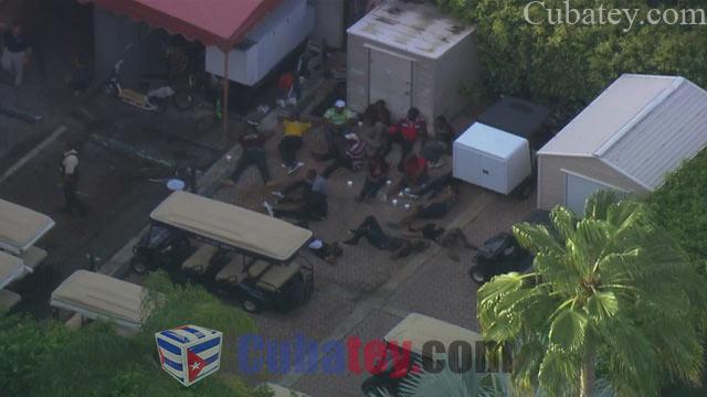 Grupo de migrantes desembarca por Fisher Island, posible operación de contrabando humano Grupo de migrantes desembarca por Fisher Island, posible operación de contrabando humano