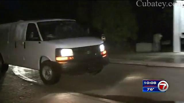 Grupo de 16 migrantes cubanos llegan a la costa del sur de Miami Grupo de 16 migrantes cubanos llegan a la costa del sur de Miami