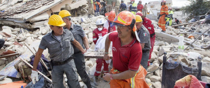 Número de muertos llega a su máximo de 159 después del terremoto en el centro de Italia