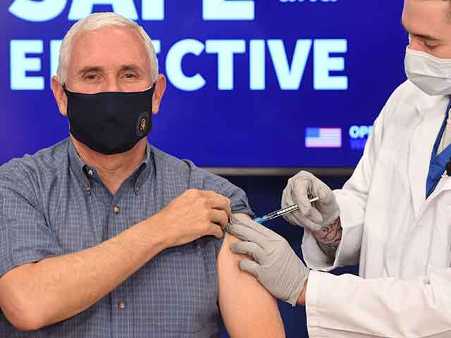 Mike Pence inyectado con la vacuna contra el coronavirus de Pfizer Mike Pence inyectado con la vacuna contra el coronavirus de Pfizer