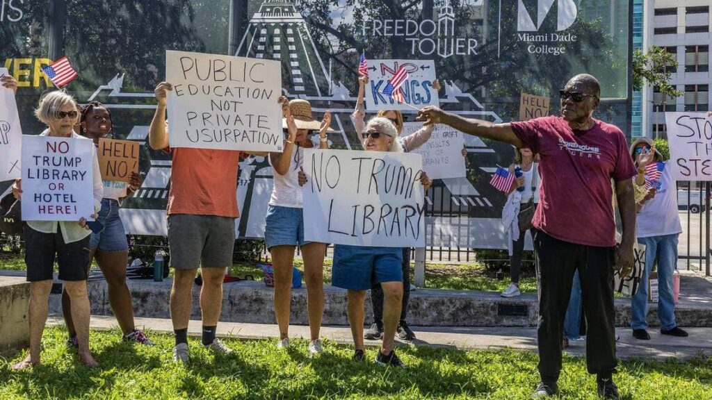 Protestas en Miami contra la biblioteca presidencial de Donald Trump